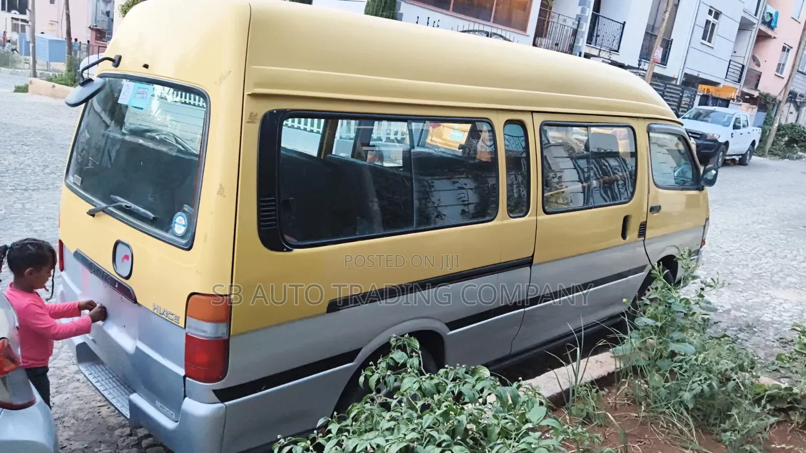 Toyota HiAce 2002 Yellow