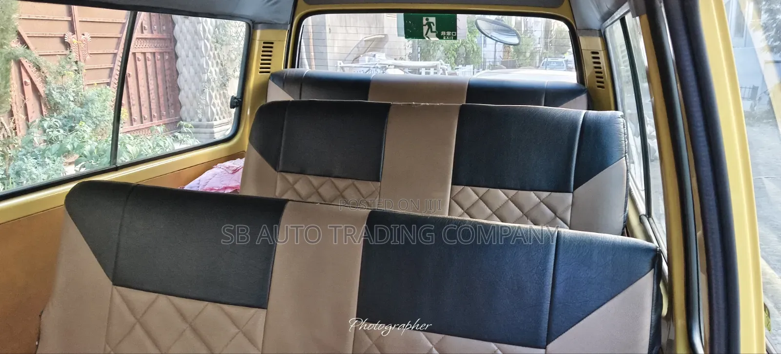 Toyota HiAce 2002 Yellow