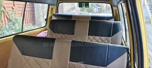 Toyota HiAce 2002 Yellow