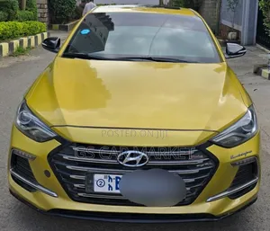 Hyundai Avante 2017 Gold