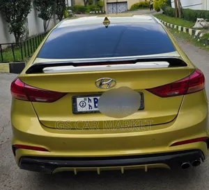 Hyundai Avante 2017 Gold