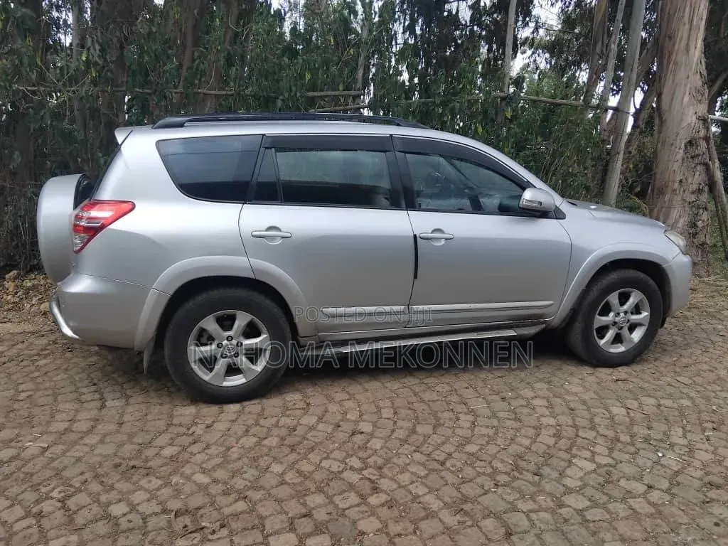 Toyota RAV4 2012 Silver