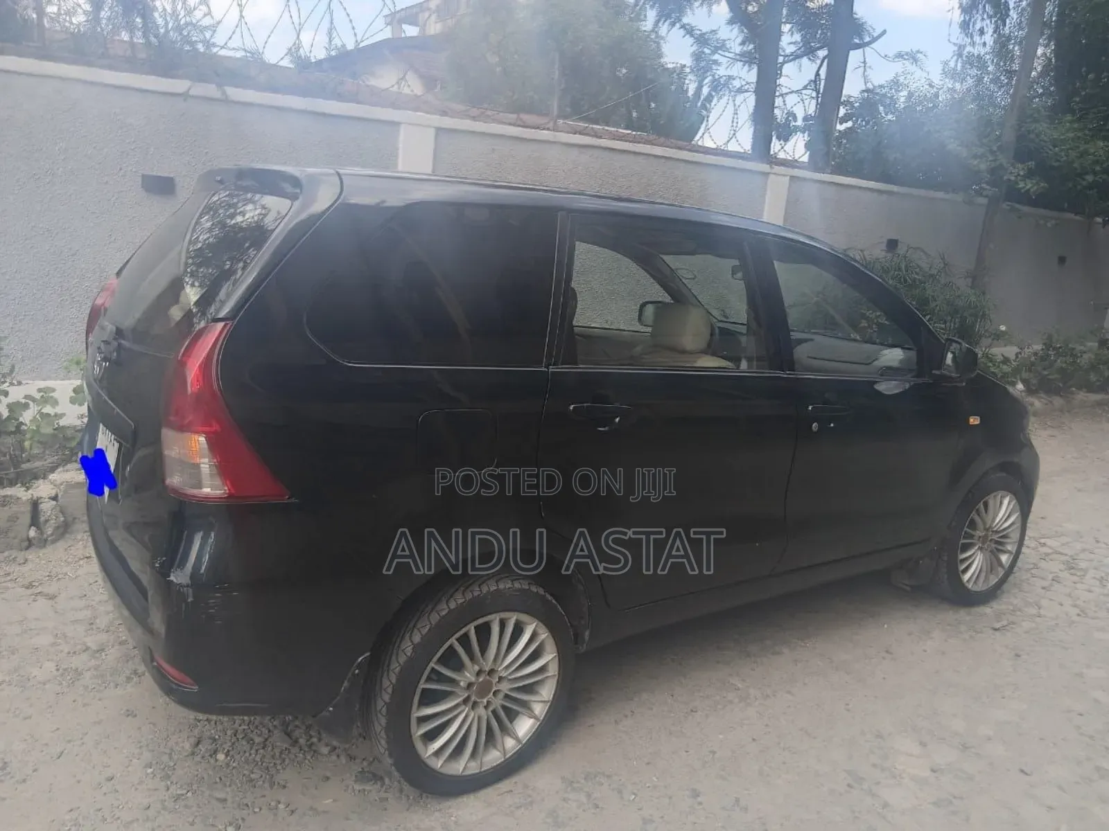 Toyota Avanza 2013 Yellow