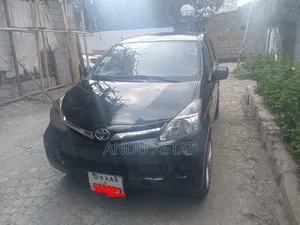 Toyota Avanza 2013 Yellow