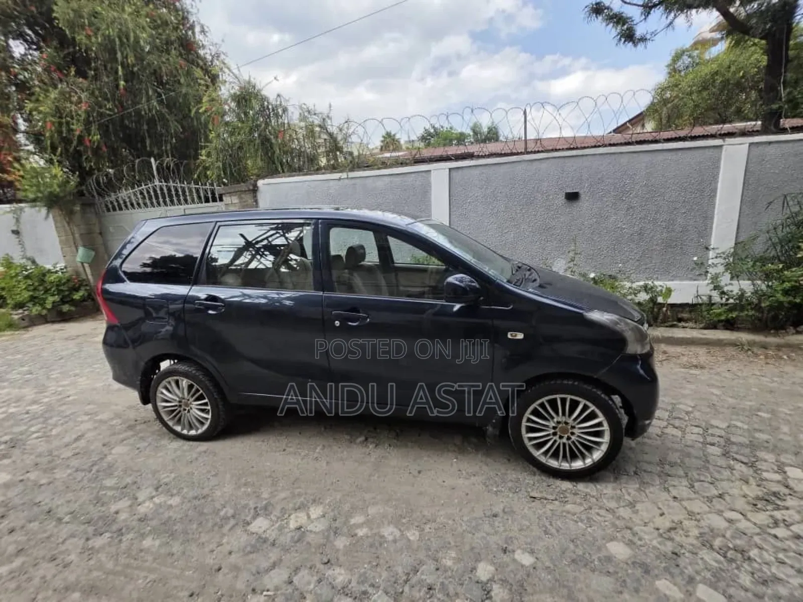 Toyota Avanza 2013 Yellow