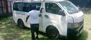 Toyota Hiace 220 2007 White