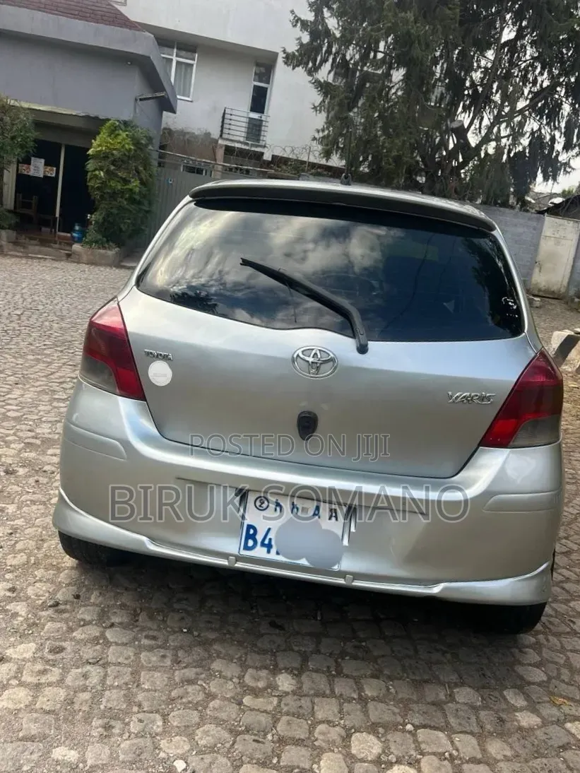 Toyota Yaris 2010 Gray
