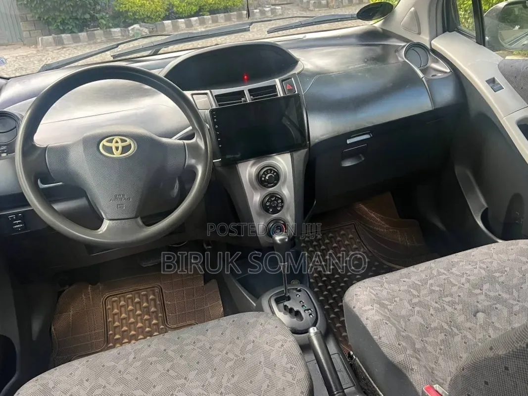 Toyota Yaris 2010 Gray