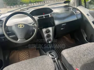 Toyota Yaris 2010 Gray