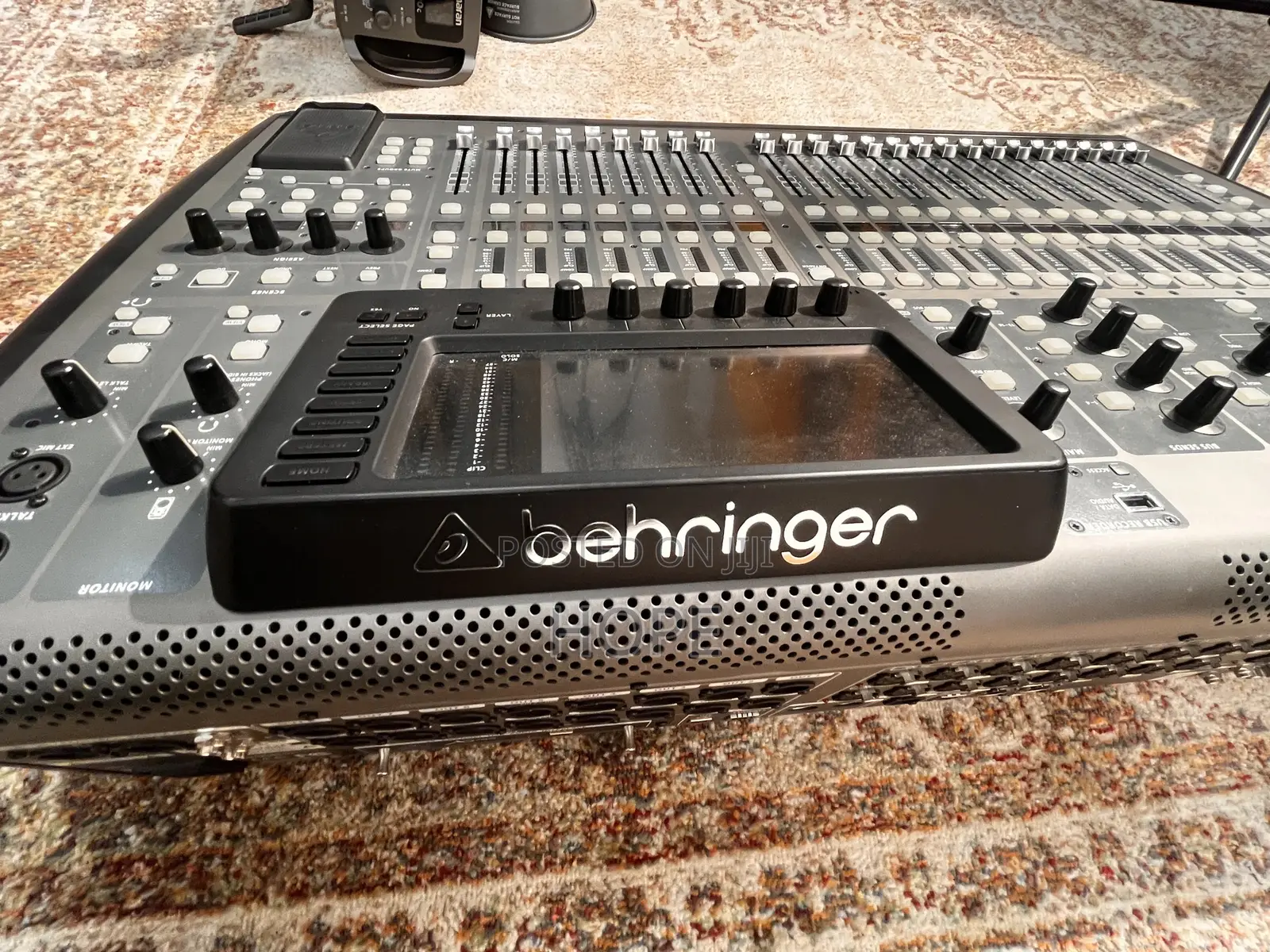 Behringer X32