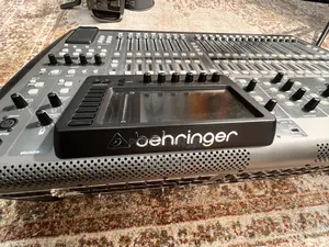 Behringer X32