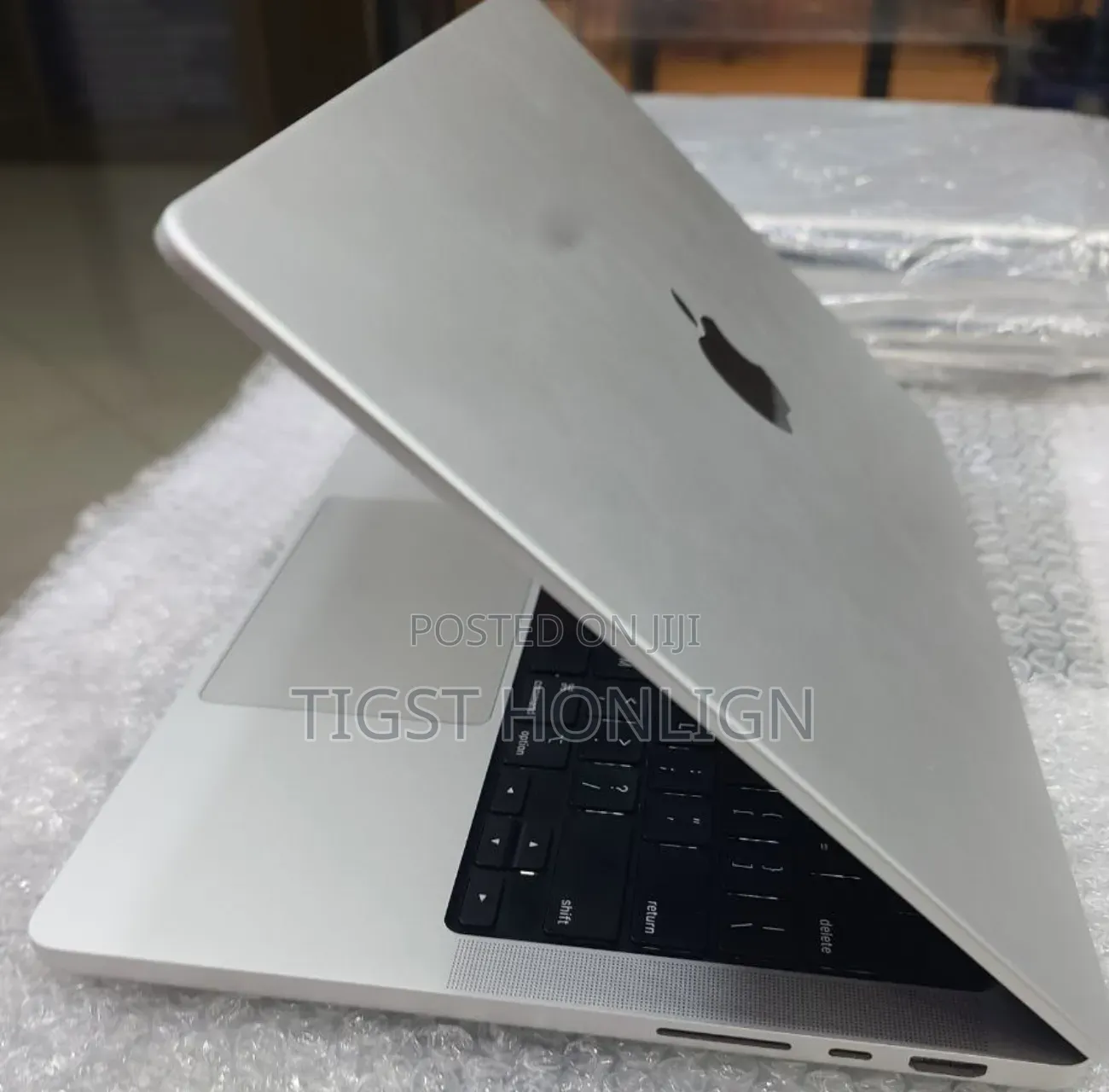 New Laptop Apple MacBook 16GB Apple M1 Pro SSD 512GB