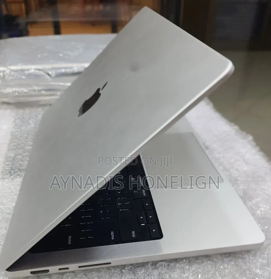 New Laptop Apple MacBook 16GB Apple M1 Pro SSD 512GB