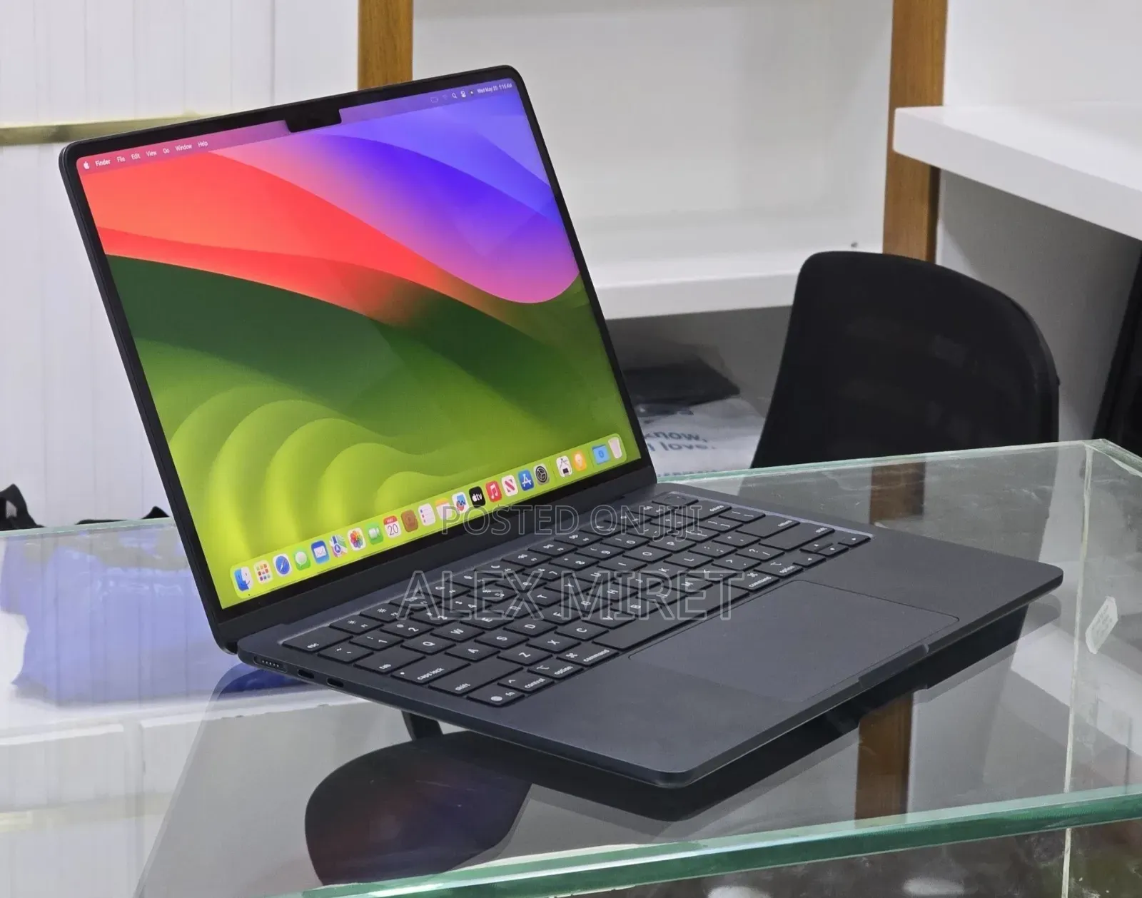 New Laptop Apple MacBook Air 2025 M4 16GB Apple M4 SSD 256GB