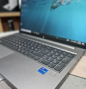 New Laptop HP ZBook Firefly G8 32GB Intel Core i7 SSD 512GB