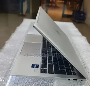 New Laptop HP EliteBook 830 G9 16GB Intel Core i5 SSD 512GB
