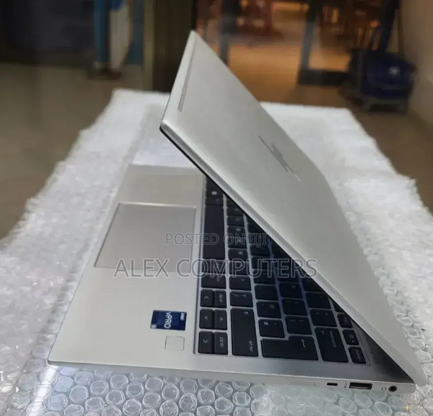 New Laptop HP EliteBook 830 G9 16GB Intel Core i5 SSD 512GB