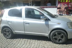 Toyota Vitz 2004 Off white