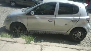 Toyota Vitz 2004 Off white