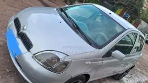 Toyota Vitz 2001 Pearl