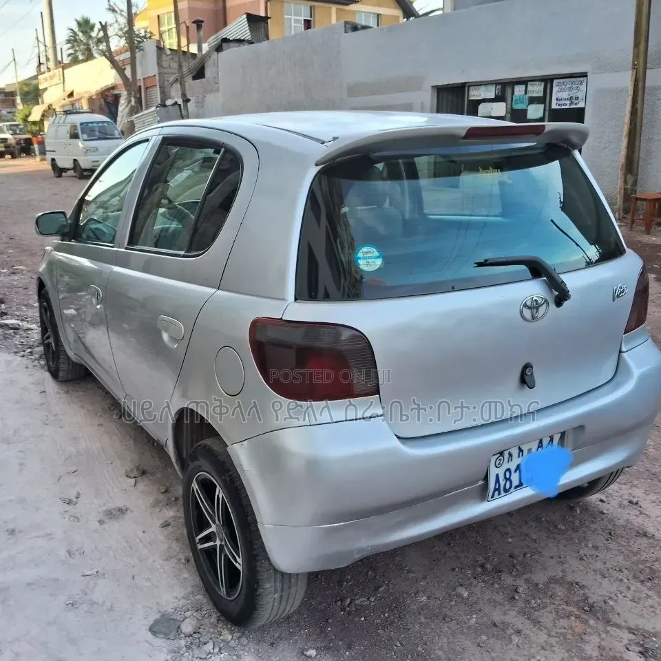 Toyota Vitz 2001 Pearl