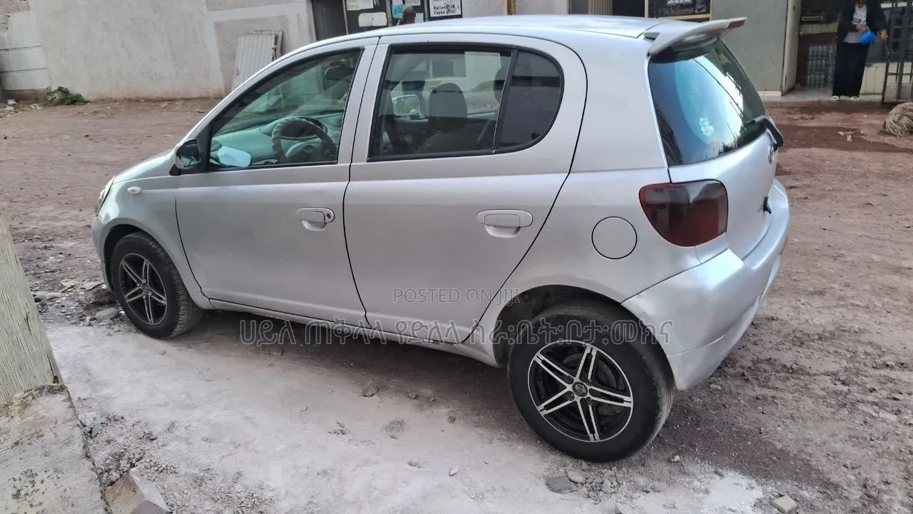 Toyota Vitz 2001 Pearl