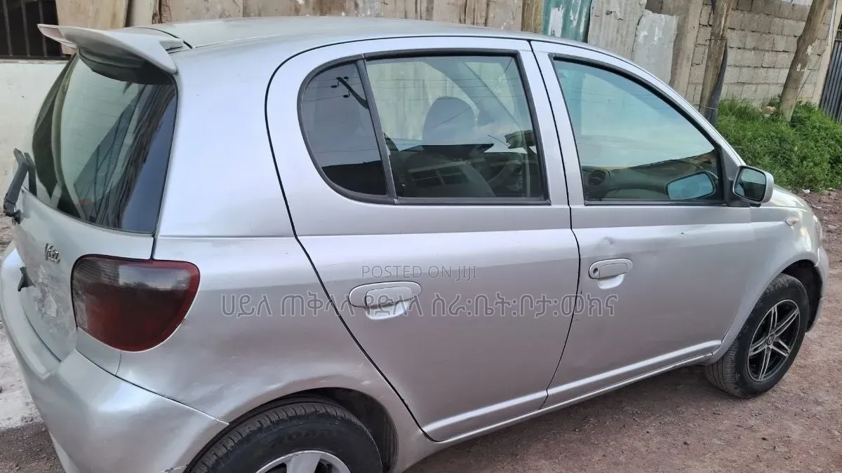 Toyota Vitz 2001 Pearl