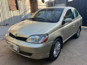 Toyota Platz 2001