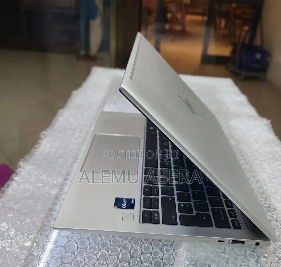 New Laptop HP EliteBook 840 G9 16GB Intel Core i5 SSD 512GB