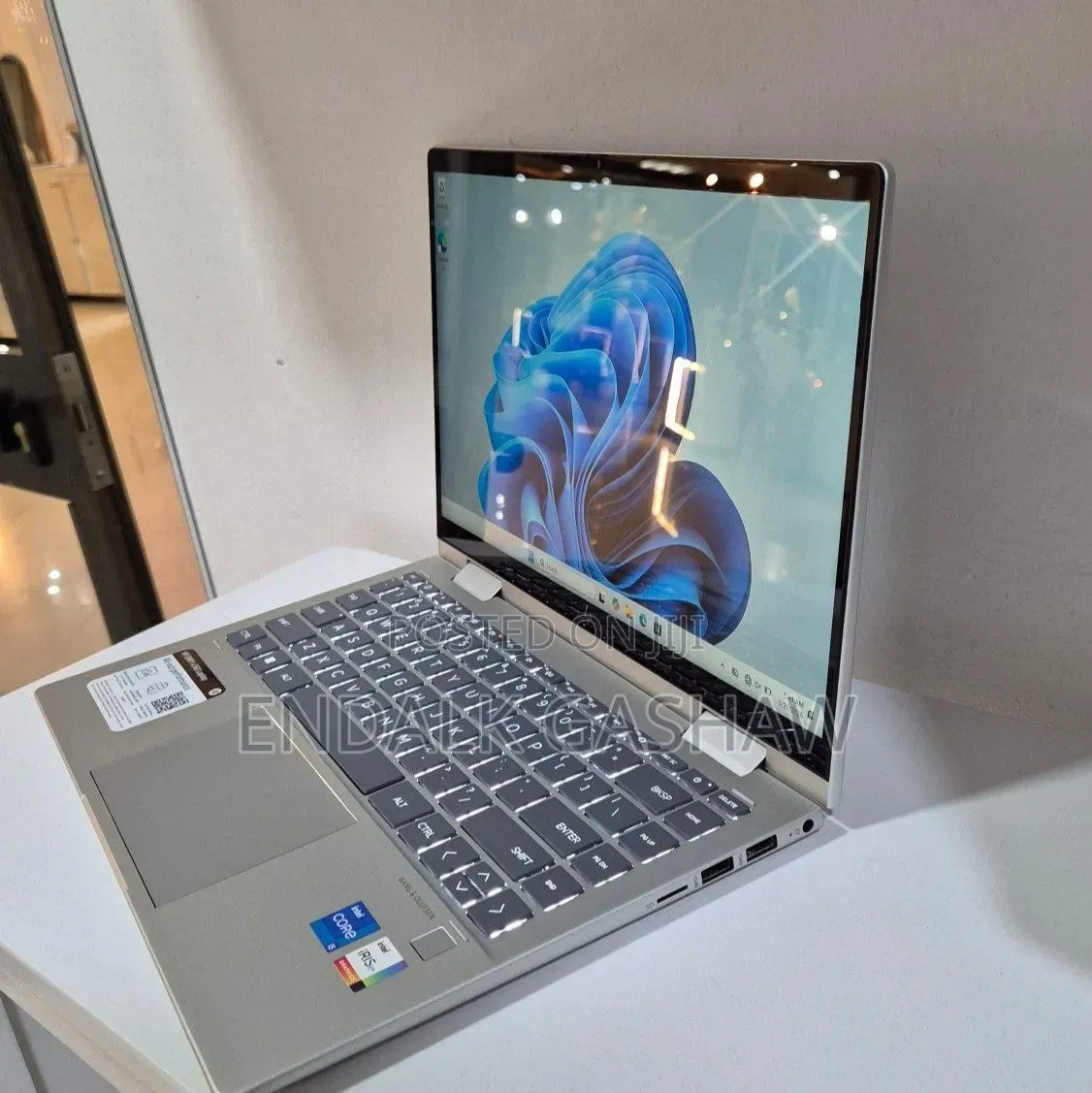 New Laptop HP Envy X360 8GB Intel Core i5 SSD 512GB