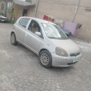 Toyota Vitz 2001 Silver
