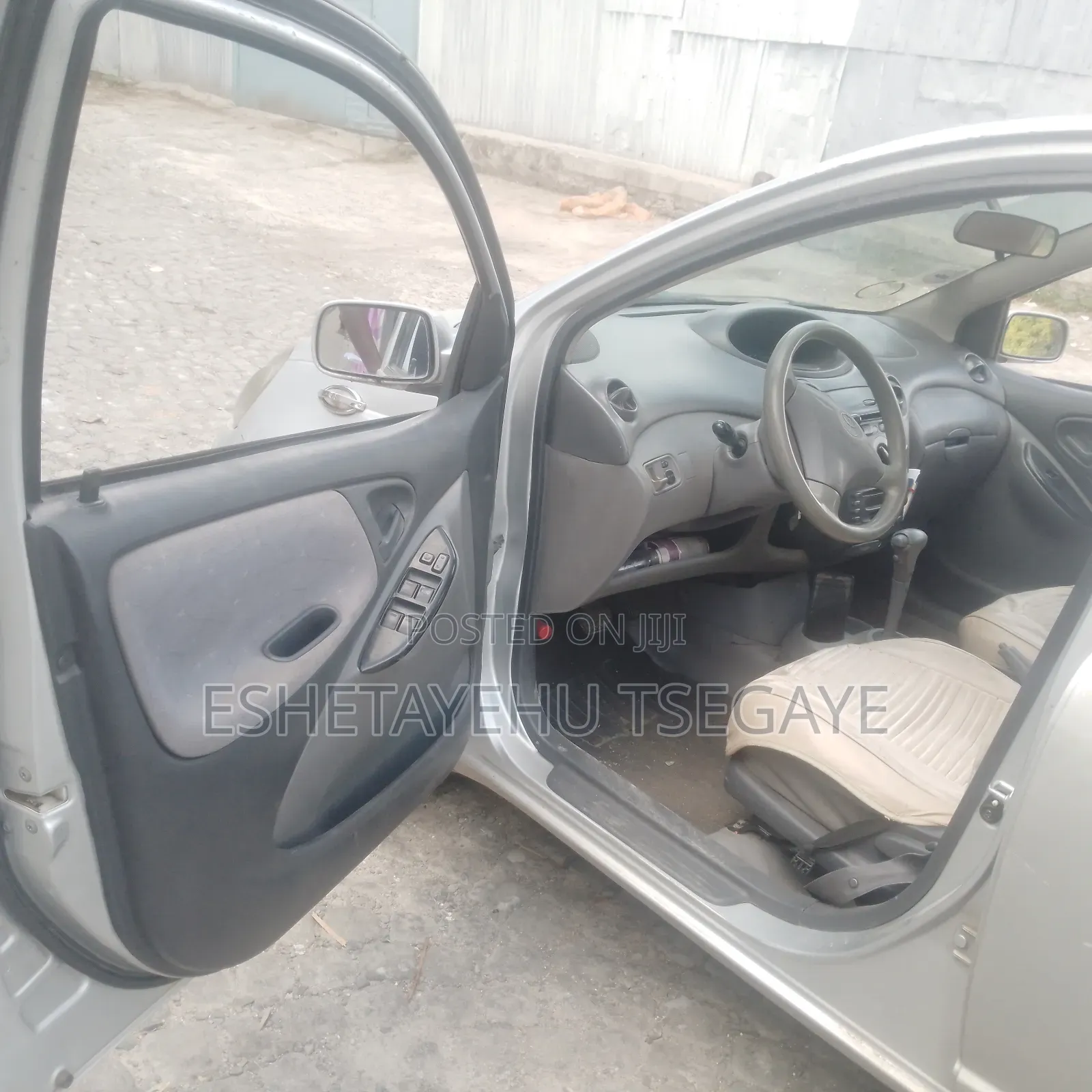Toyota Vitz 2001 Silver