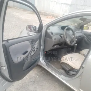 Toyota Vitz 2001 Silver