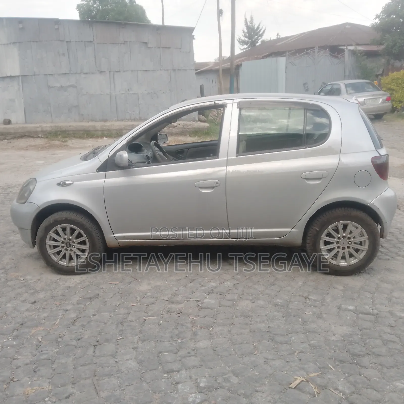 Toyota Vitz 2001 Silver