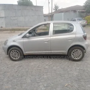 Toyota Vitz 2001 Silver