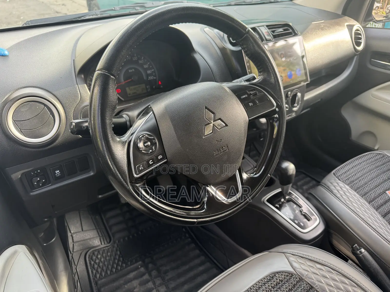 Mitsubishi Attrage 2021 Silver