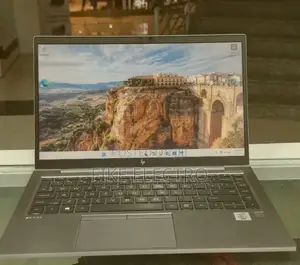 New Laptop HP ZBook Firefly 14 G7 16GB Intel Core i7 SSD 512GB