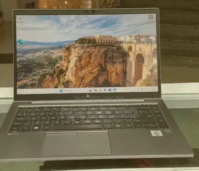New Laptop HP ZBook Firefly 14 G7 16GB Intel Core i7 SSD 512GB
