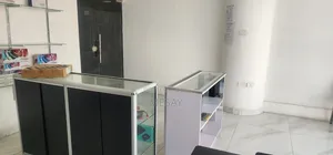 Displayslightlyused
