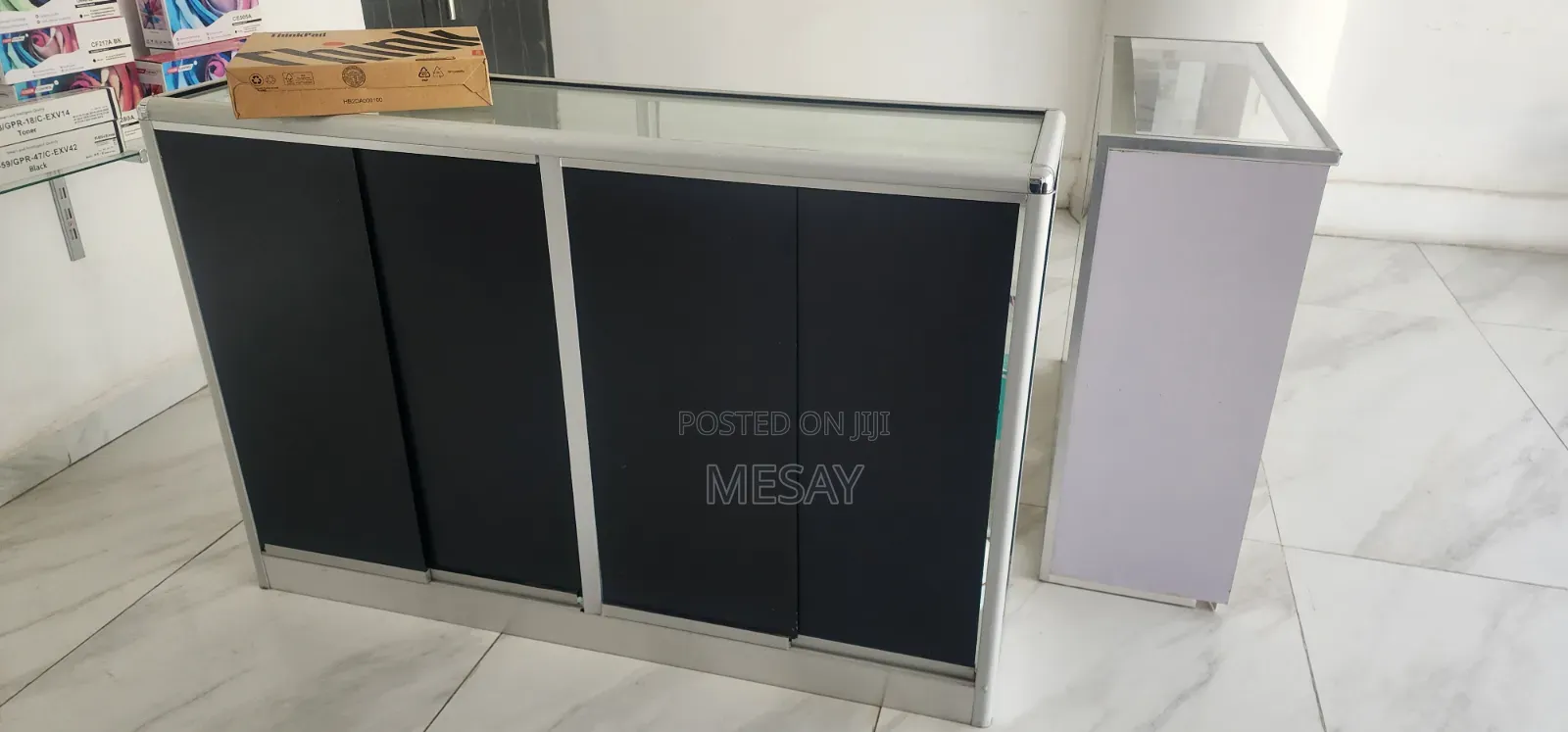 Displayslightlyused