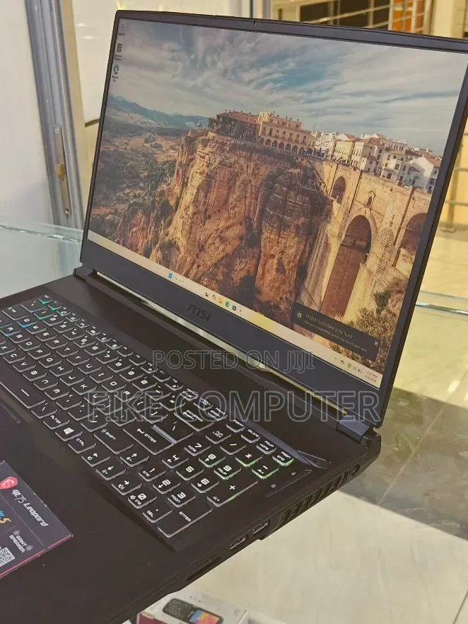 New Laptop MSI GP75 Leopard 16GB Intel Core i7 SSD 512GB