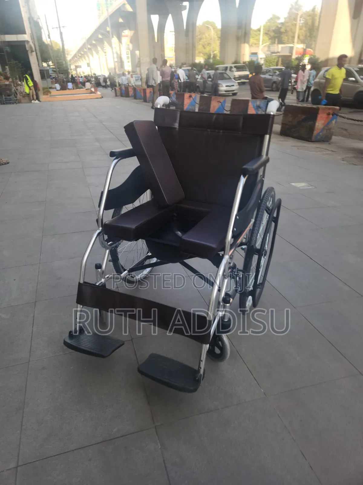 China Commode Wheelchair With Large Wheels for Mobility ዊልቸር Commode