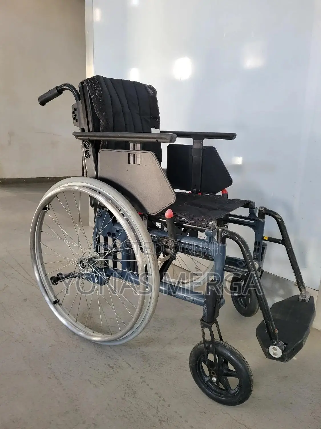 European Wheelchair血啓weighs Only 25 LBS With Footrests Removed.