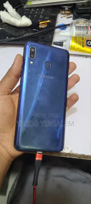 Samsung Galaxy A20 32 GB Blue