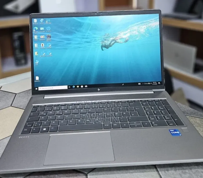 New Laptop HP ZBook Studio G8 32GB Intel Core i7 SSD 512GB