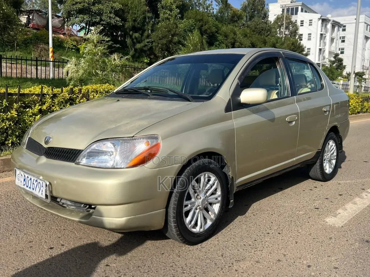 Toyota Platz 2001 Gold