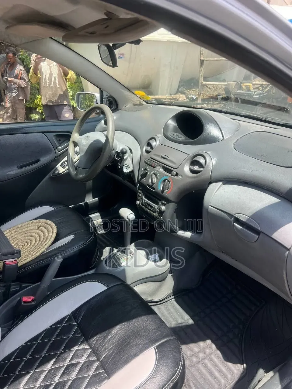 Toyota Platz 2001 Gold