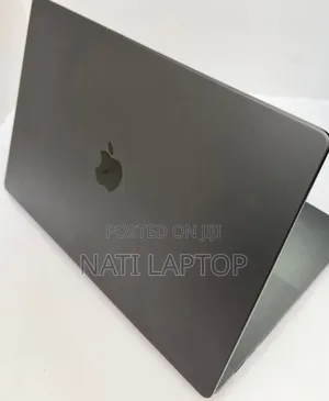New Laptop Apple MacBook Pro 2024 M3 18GB Apple M3 Pro SSD 512GB