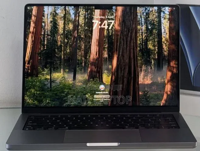 New Laptop Apple MacBook Pro 2022 M2 16GB Apple M2 SSD 512GB