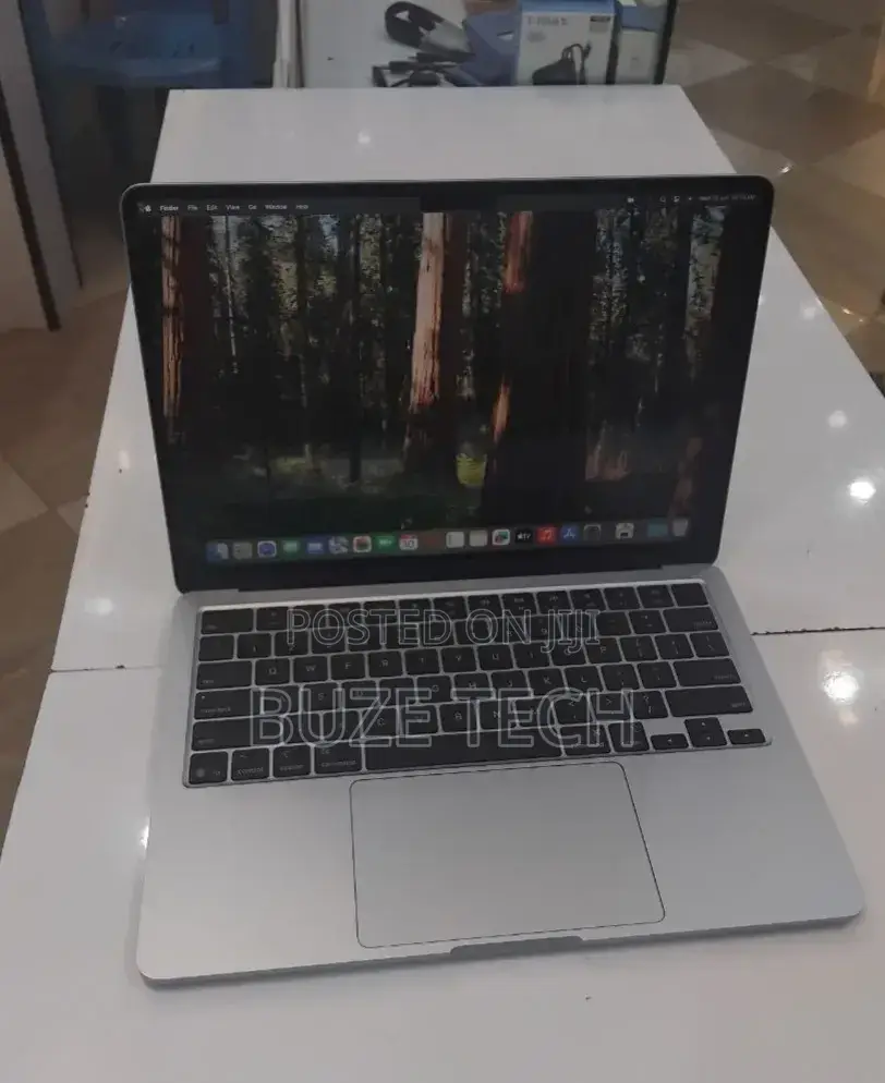 New Laptop Apple MacBook Air 2025 M4 16GB Apple M4 SSD 256GB